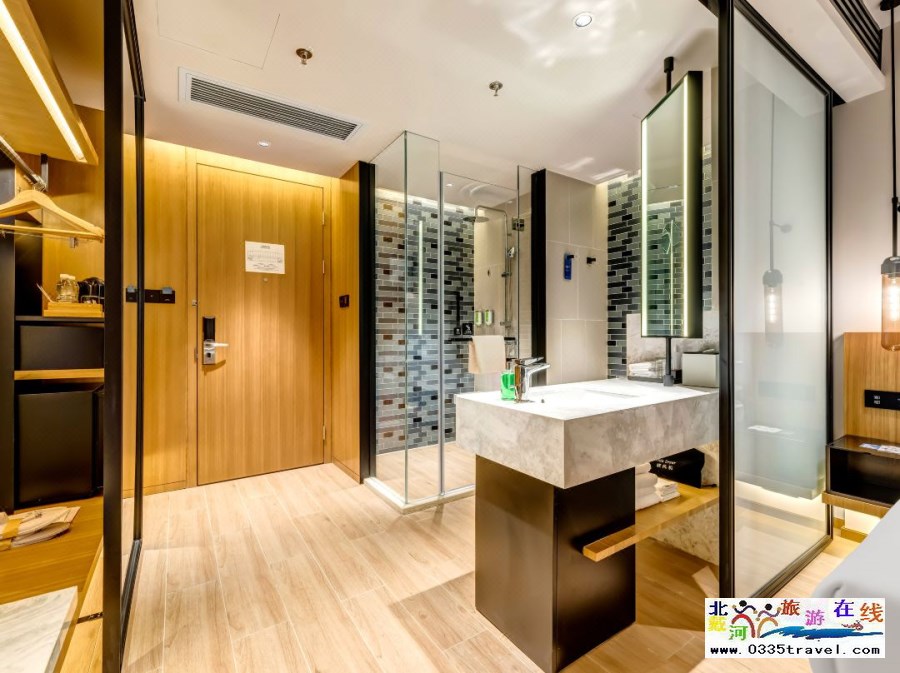 秦皇島海港萬楓酒店電話18633570222